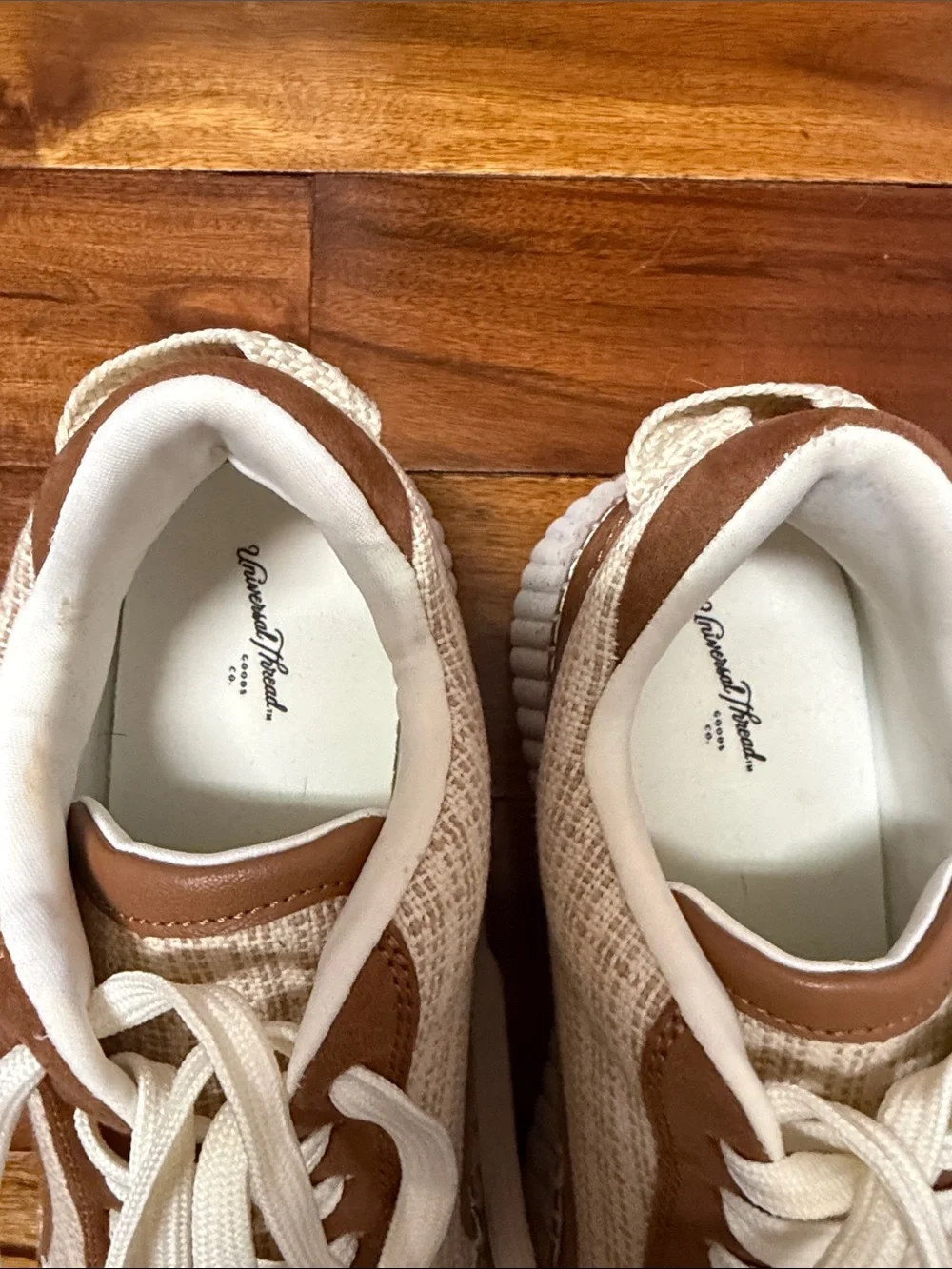 Universal Thread casual athletic